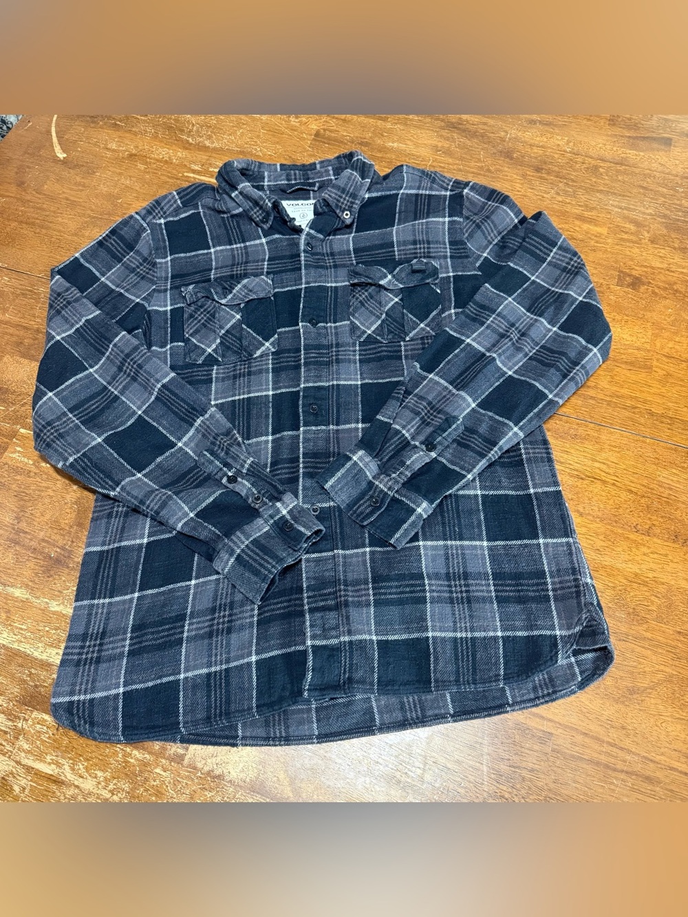 Volcom Men’s Large Plaid Flannel Shirt DWR Black Gray Long Sleeve Snowboarding
